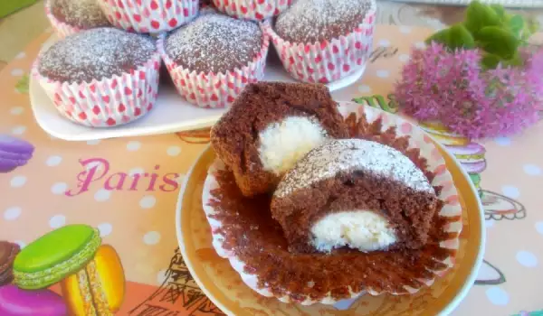Cupcakes with Cocoa, Cream Cheese and Coconut