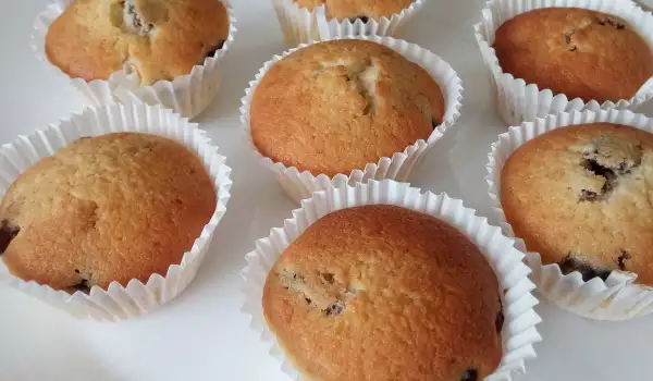 Muffins with Dark Chocolate and Raisins