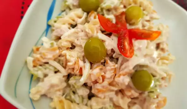 Macaroni Salad with Mayonnaise and Tuna