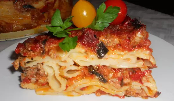 Oven-Baked Macaroni with Minced Meat and Tomato Sauce