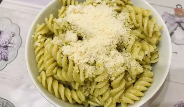 Macaroni with Pesto and Cream
