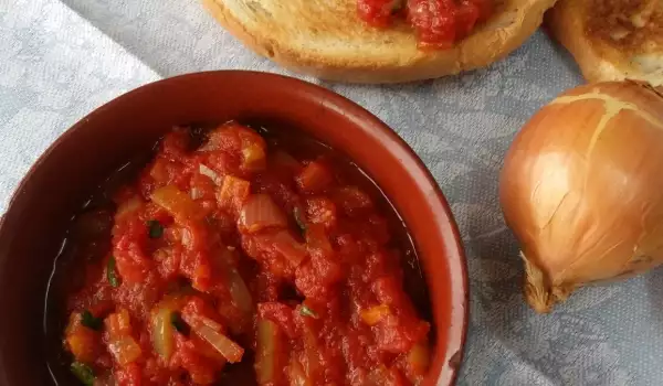 Summer Dish with Tomatoes and Onions