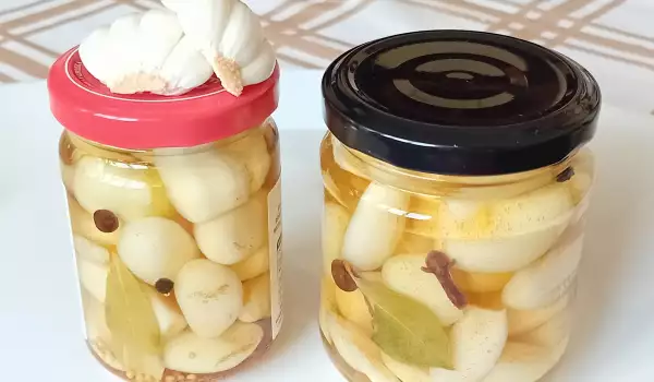 Jarred Pickled Garlic