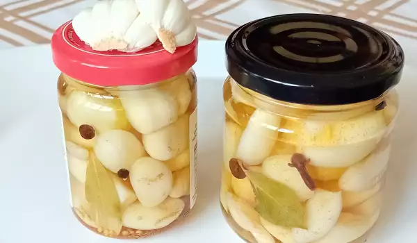 Jarred Pickled Garlic