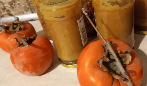 Persimmon Marmalade with Cinnamon and Nutmeg