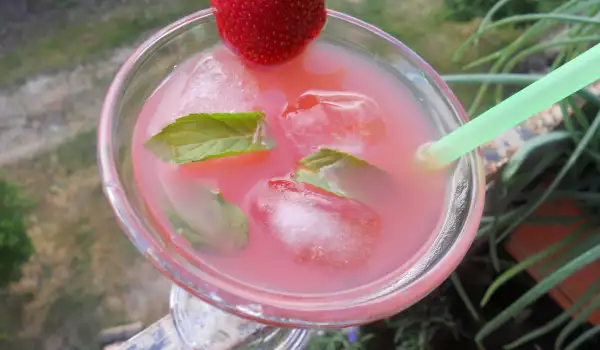 Vodka Strawberry Mint Cocktail