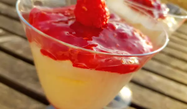 Ice Cream with Mascarpone and Raspberries