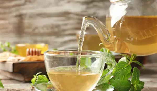 Lemon balm tea during pregnancy