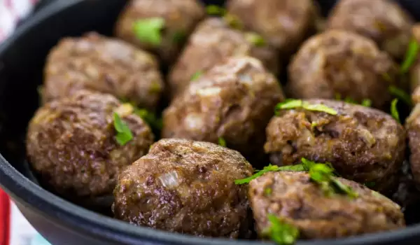 Oven-Baked Meatballs with Beer