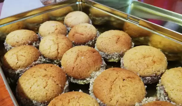 Honey Cookies with Filling and Walnuts