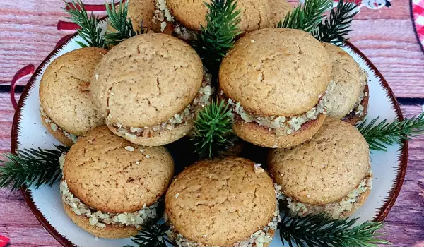 Christmas Honey Cookies with Egg Cream