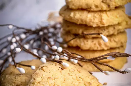 Soft Butter Biscuits with Walnuts