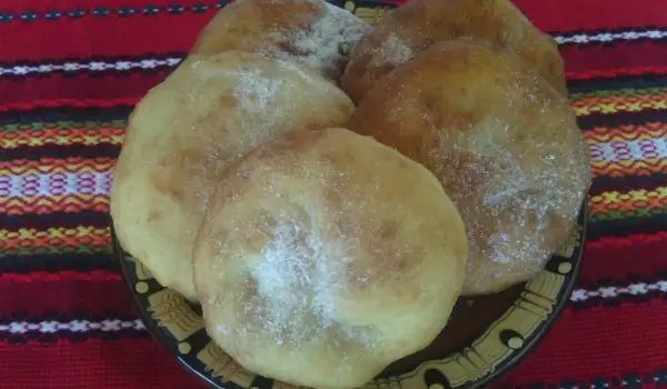 Fried Bread Buns with Powdered Sugar