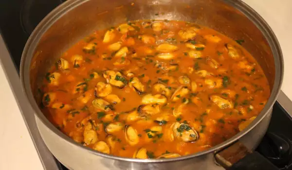 Quick Mussels in Tomato Sauce