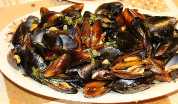 Mussels with Butter and White Wine