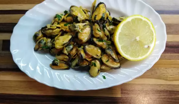 Pan-Fried Garlic Mussels