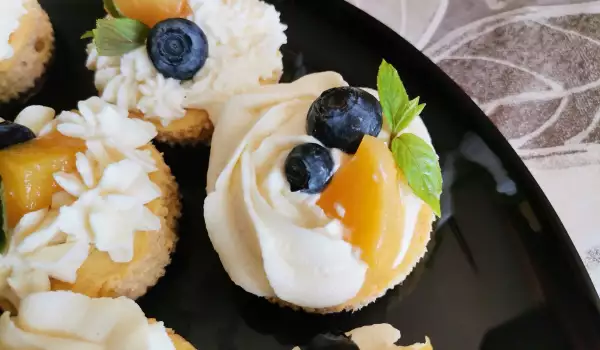 Mini Cheesecake with Mango and Lime