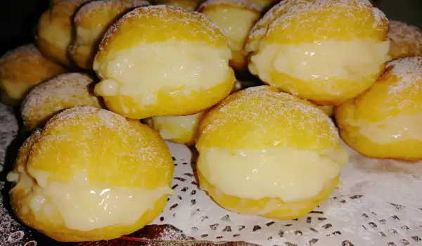 Mini Éclairs with Vanilla Pudding