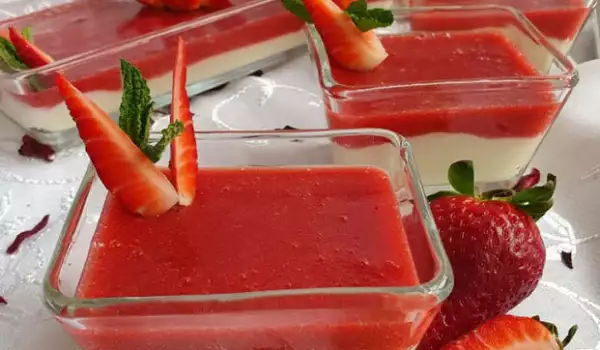 Dairy Pudding with Strawberries, Mint and Whiskey