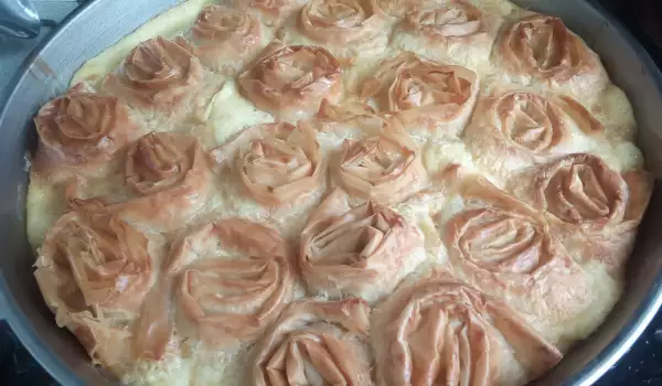 Turkish Milk Pastry with Delicious Topping