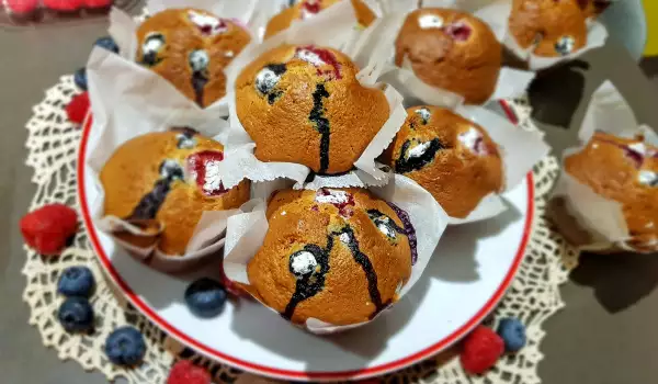 Easy Blueberry and Raspberry Muffins