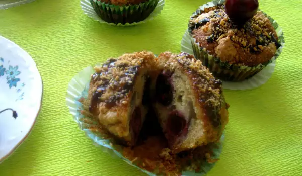Muffins with Cherries and a Crunchy Crust