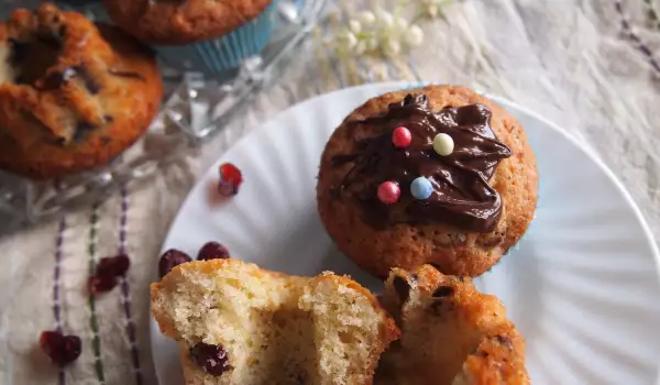 Muffins with Dried Blueberries and Chocolate