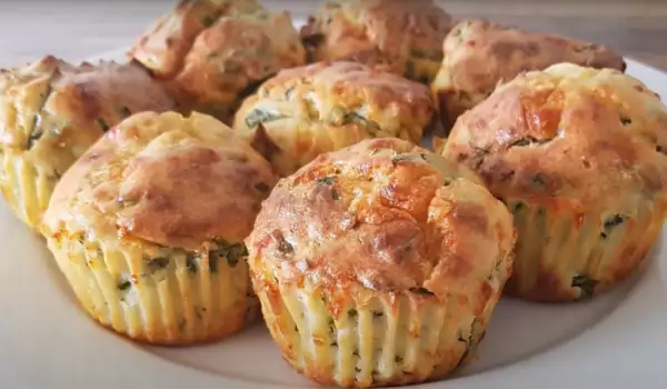 Muffins with Spinach and Cheddar