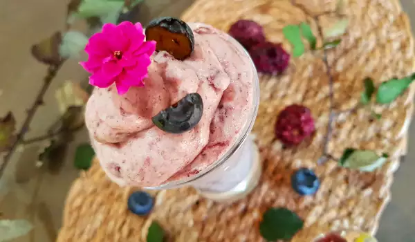 Vanilla Mousse with Berries