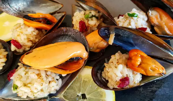Turkish-Style Mussels with Rice
