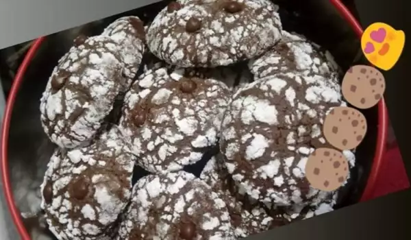 Easy Chocolate Crinkle Cookies