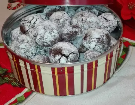 Traditional Crinkle Christmas Cookies