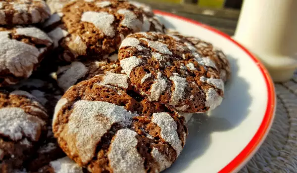 Crinkle Cookies with Chocolate