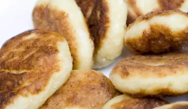 Quick Fried Pastries with Cheese