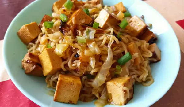 Instant Noodles with Tofu and Cabbage