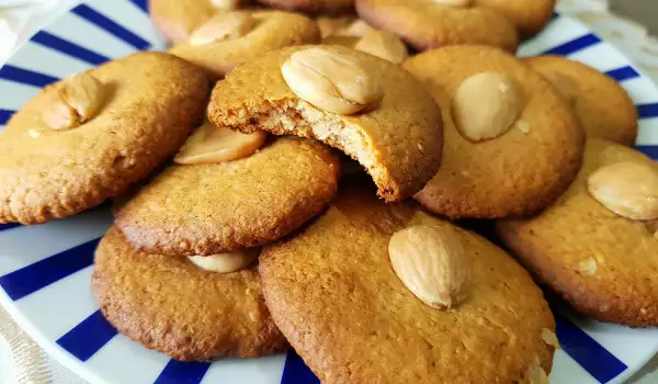 Whole Grain Biscuits with Almonds and Oats