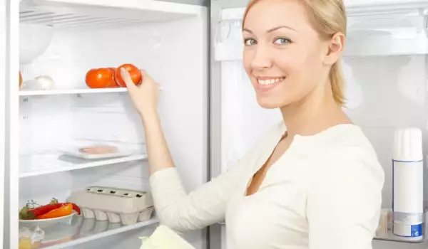 Cleaning a fridge