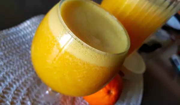 Classic Orange Juice in a Blender