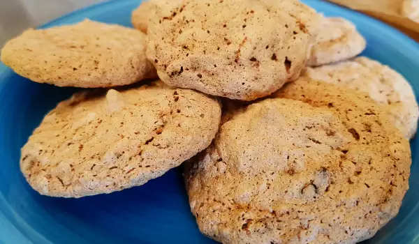 Delicate Walnut Cookies with Dates