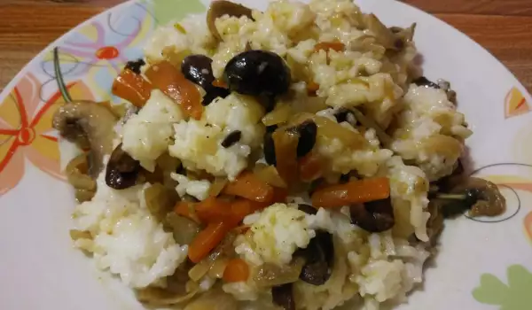 Chinese-Style Rice with Mushrooms and Olives