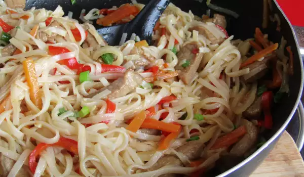 Fried Rice Noodles with Pork and Vegetables