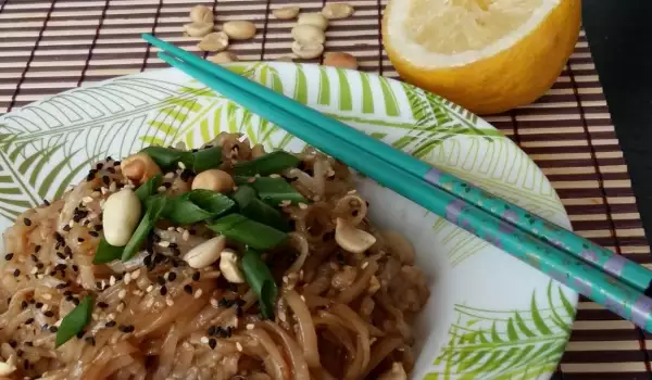 Rice Noodles with Peanuts