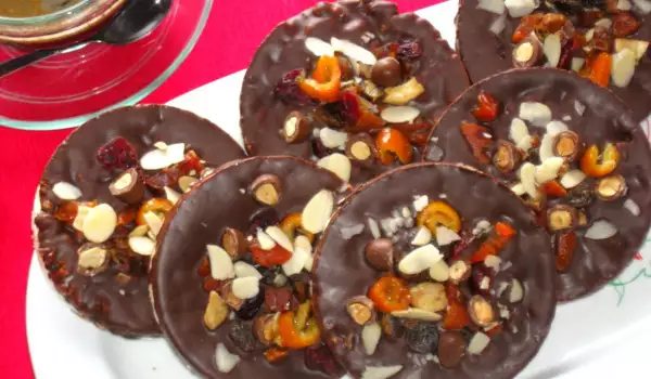 Rice Cakes with Chocolate, Dried Fruits and Nuts
