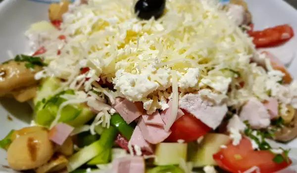 Shepherd's Salad with Chicken