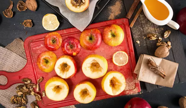 Making stuffed apples