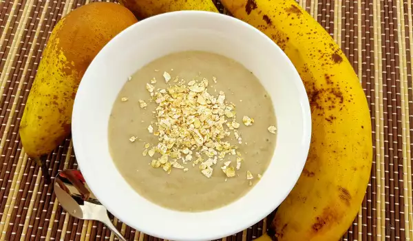 Creamy Oatmeal with Pears and Bananas for Babies