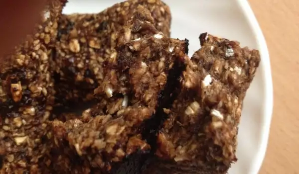 Healthy Energy Bars with Oats and Fruit