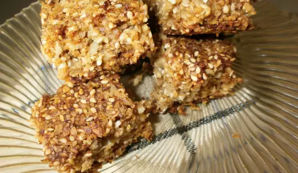 Breakfast Bars with Oats and Sesame Seeds