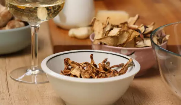 How to Dry Chanterelle Mushrooms?