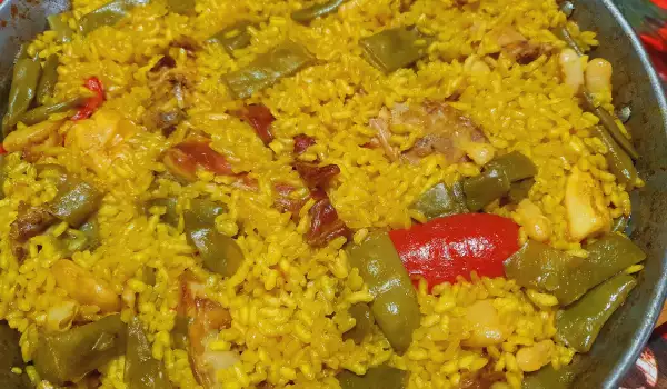 Paella with Chicken and Rabbit Meat